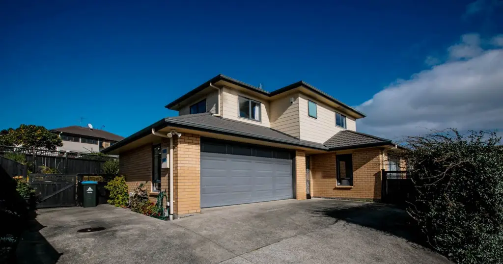 4 BEDROOMS IN MT ROSKILL