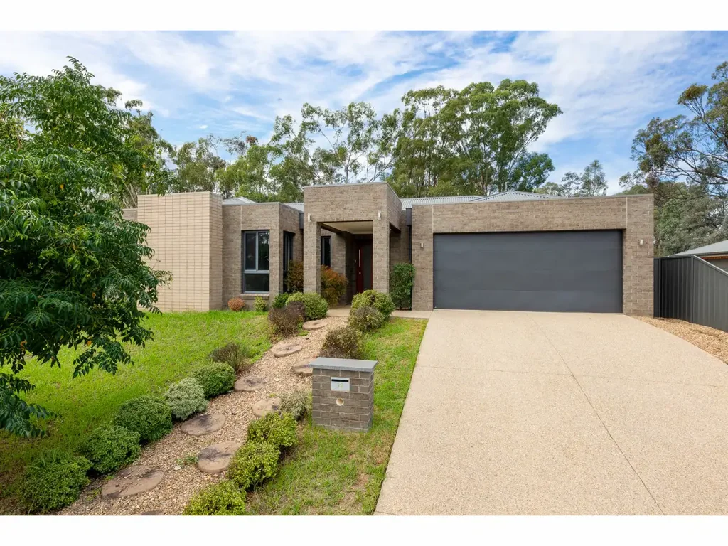 32 Paddlesteamer Court, Thurgoona, NSW 2640