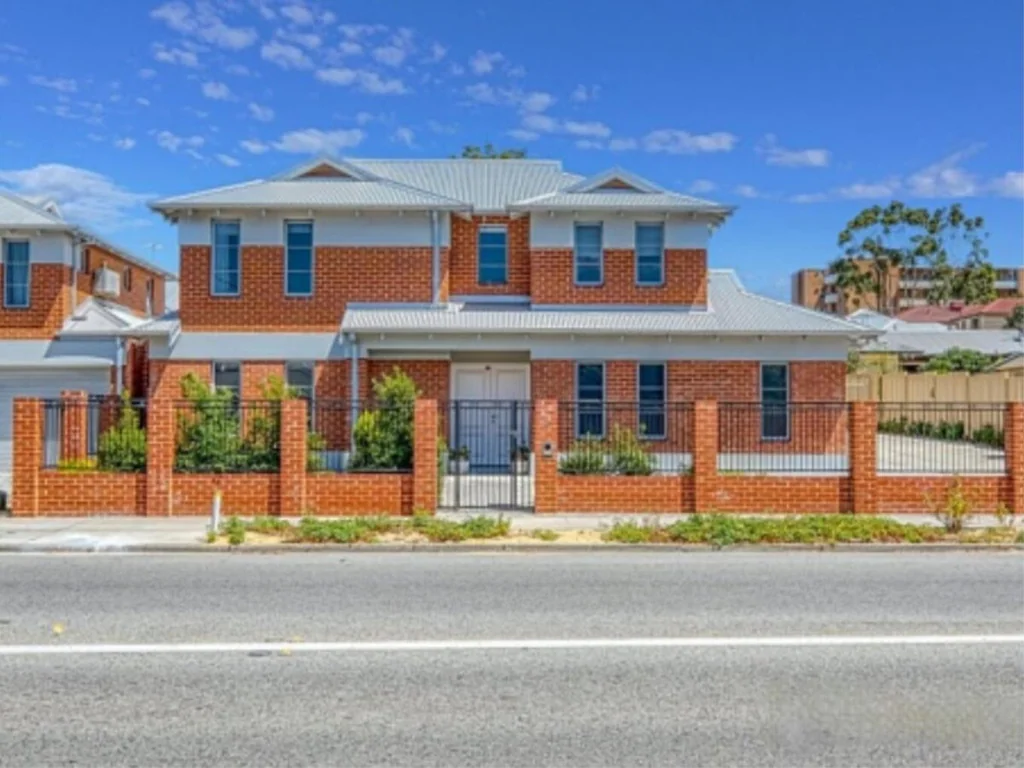 EFFORTLESS CONTEMPORARY STYLE LIVING IN THE HEART OF VIC PARK