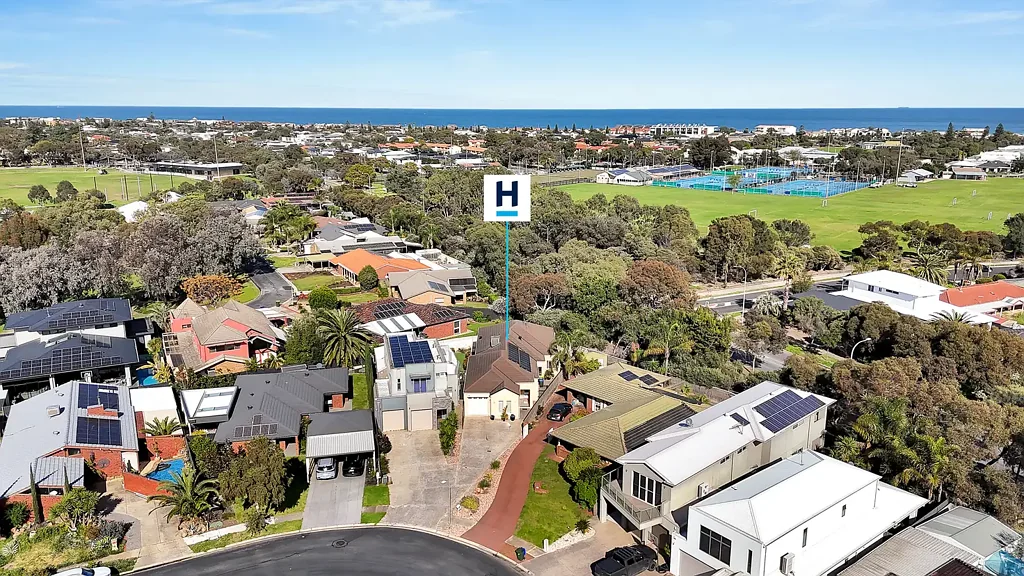 West Lakes Shore 4 Bedroom A Sanctuary of Comfort, Space, and Coastal Convenience