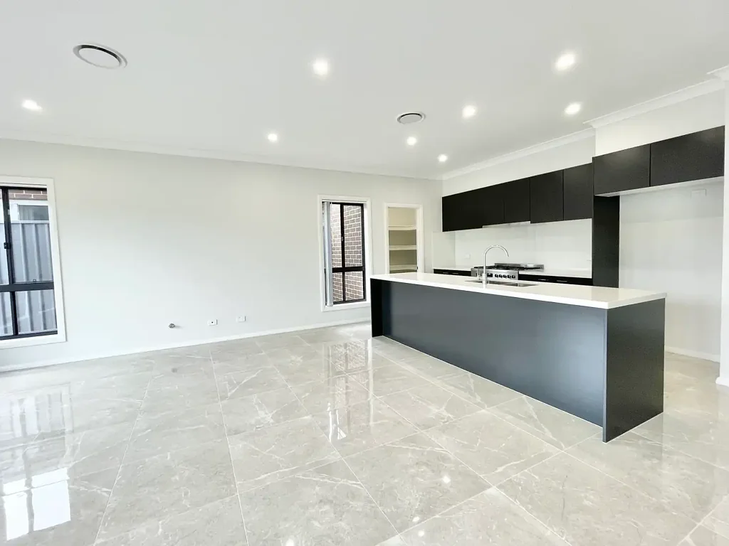 Spacious 4-Bed Family Home in Austral