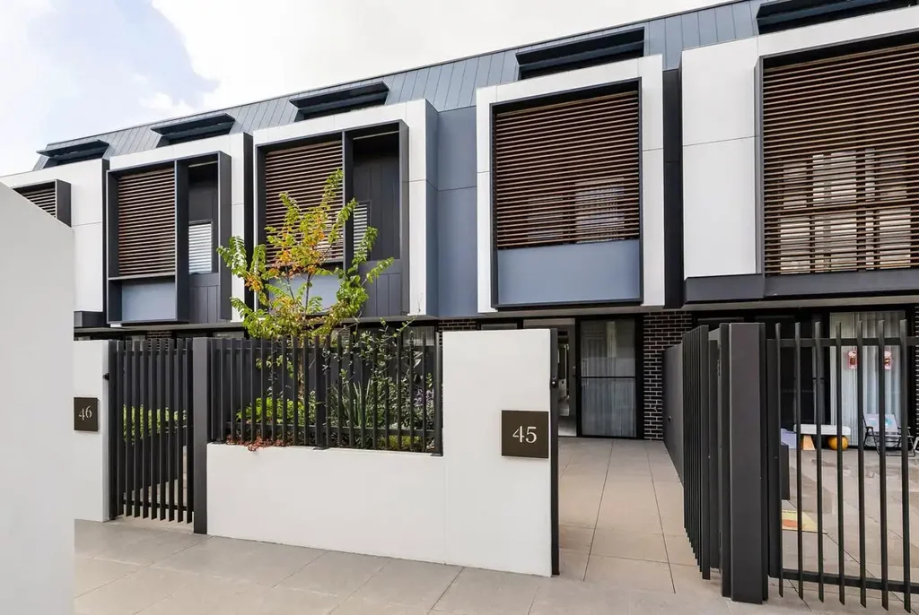 Idyllic Parkside Setting!