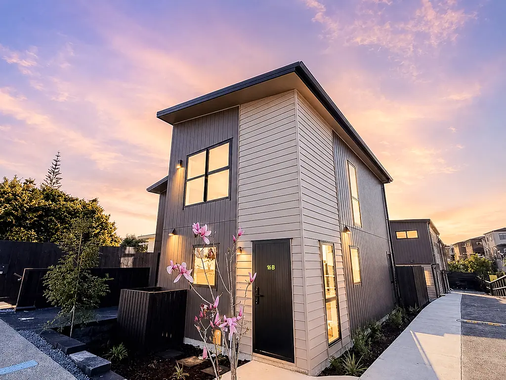 Blockhouse Bay 3બેડરૂમ Must Sell - New, Sharp & Warranty