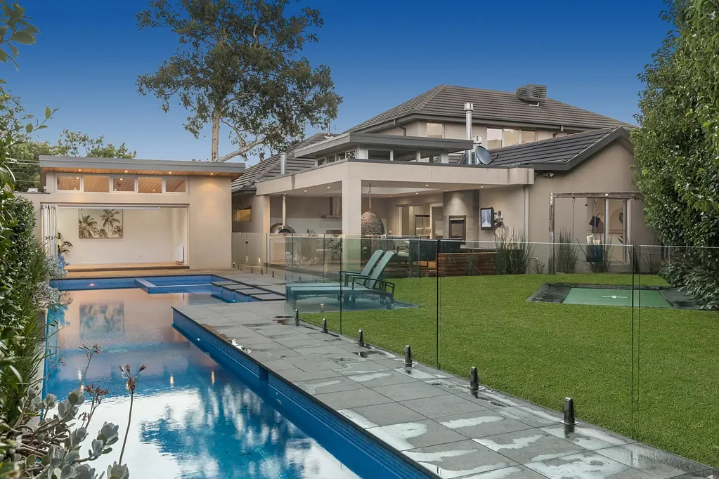 Brighton East 5Kwarto A RESORT-STYLE SETTING TO ENVY