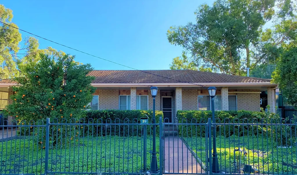 Cobar 4 Bedroom I am the perfect blank canvas with great bones!