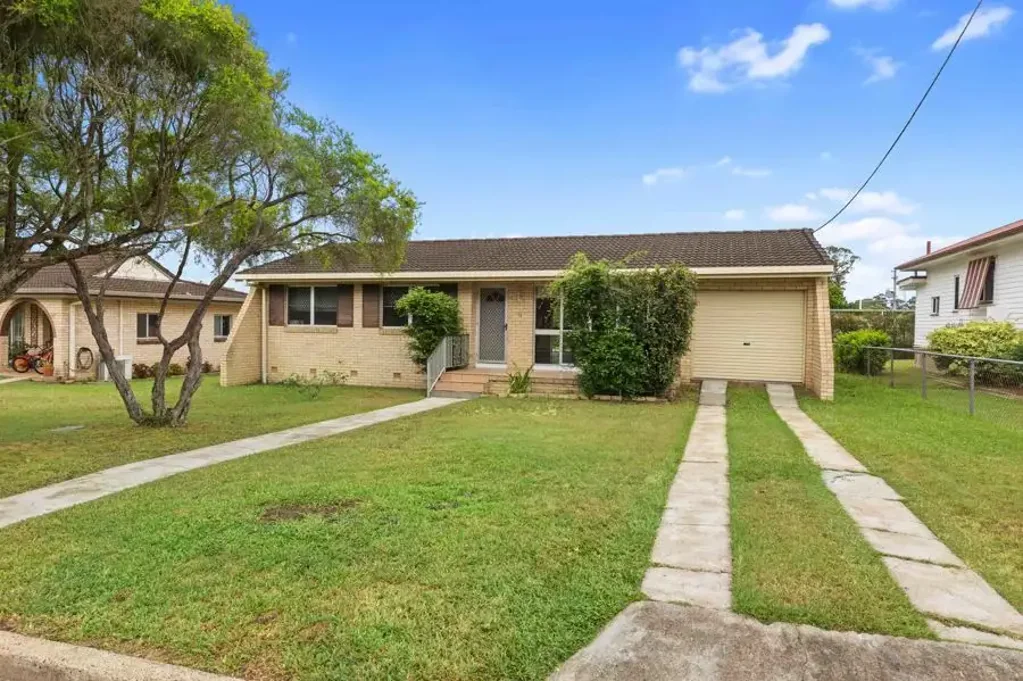 11 Justin Street, Southside, QLD 4570