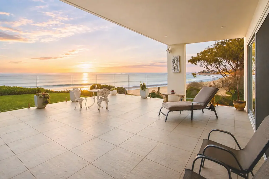 The Entrance North 3房  Stunning Absolute Beachfront Apartment with Uninterrupted Ocean Views