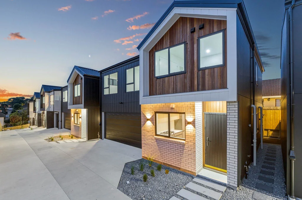 Howick 4房  Double Garage – Solid Brick & Weatherboard Home!