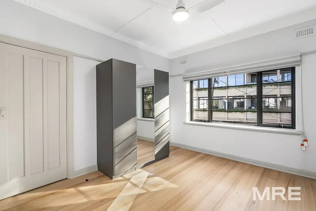 Art Deco charm in a prime Hawksburn Village location