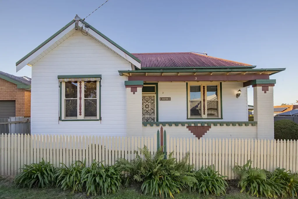 Waratah 3ห้องนอน Classic Waratah home in quaint street - short walk to shops and schools