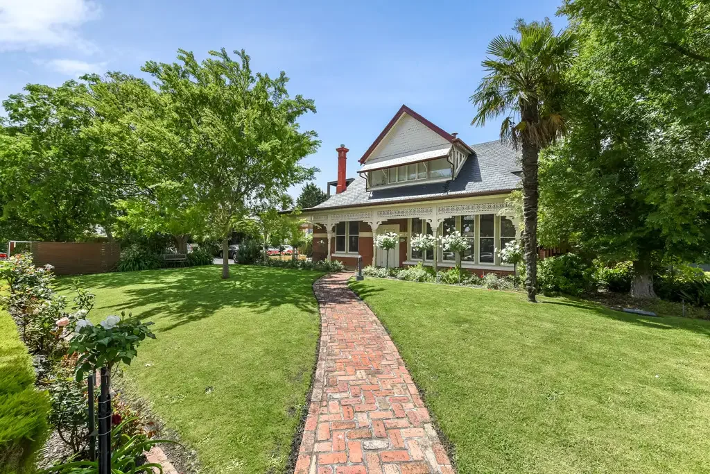 Elsternwick 2ห้องนอน Retirement Living in Period Charm with Contemporary Architecture