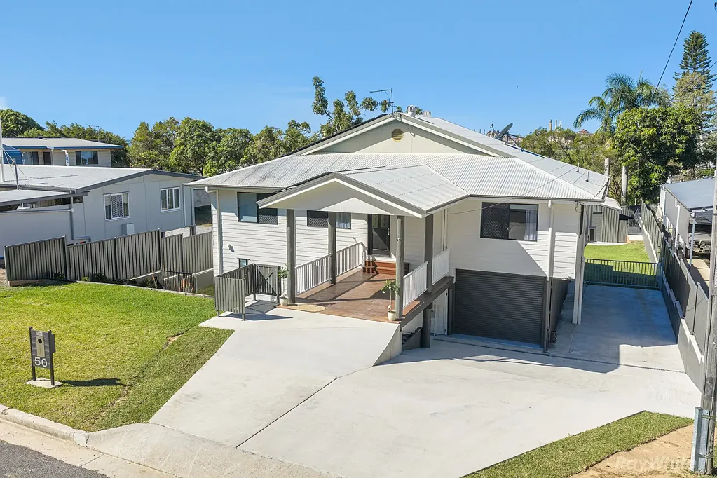 South Gladstone 4ห้องนอน QUALITY RENOVATIONS + TRUE ENTERTAINER + OVER 1,000m2 BLOCK + SHED…