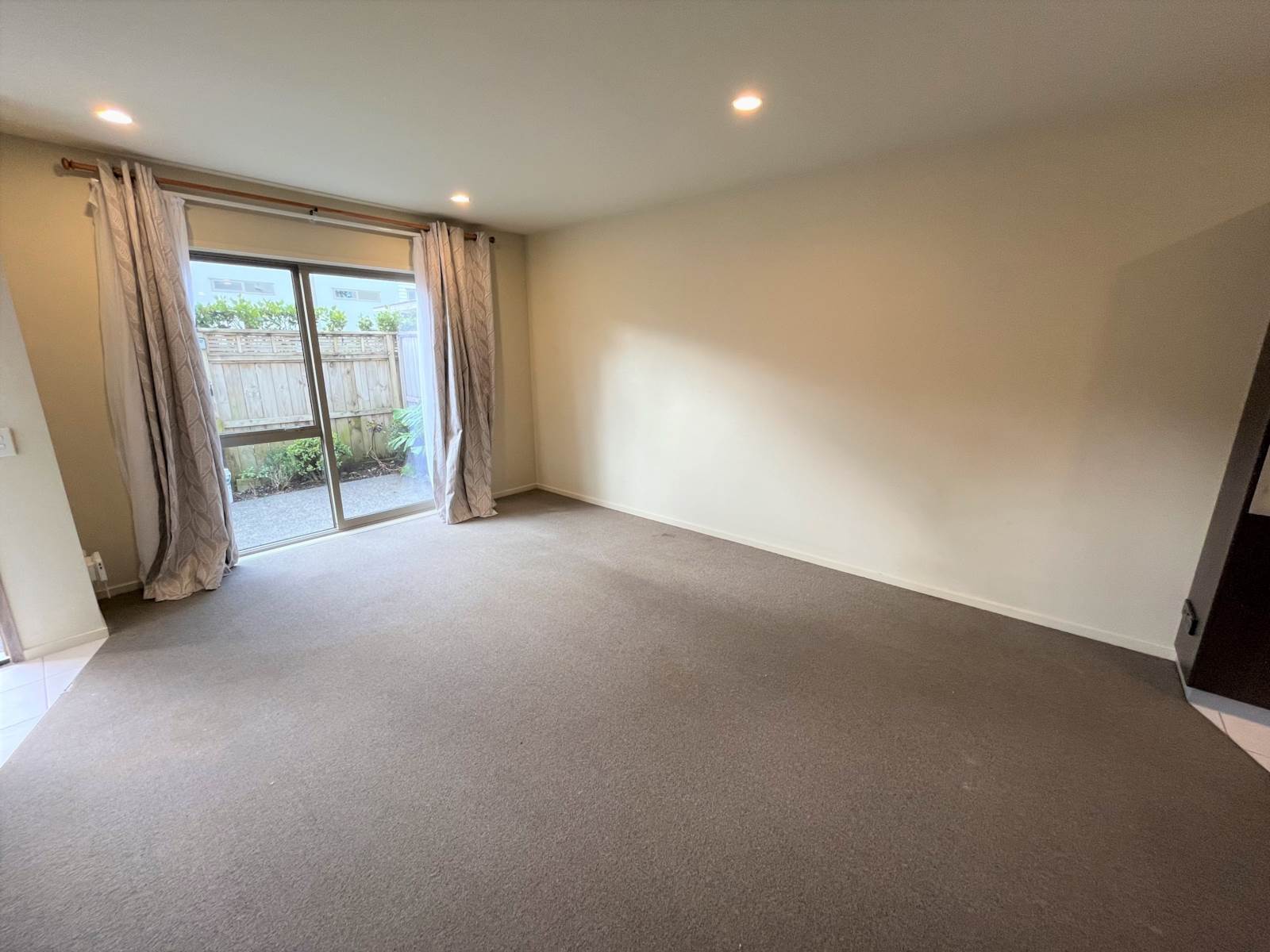 65/21 Hunters Park Drive, Three Kings, Auckland, 2 ਕਮਰੇ, 1 ਬਾਥਰੂਮ, Townhouse