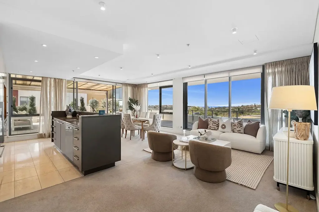 Balgowlah 3कमरा Exceptional Scale, Sunlit Interiors & Sweeping Manly Views