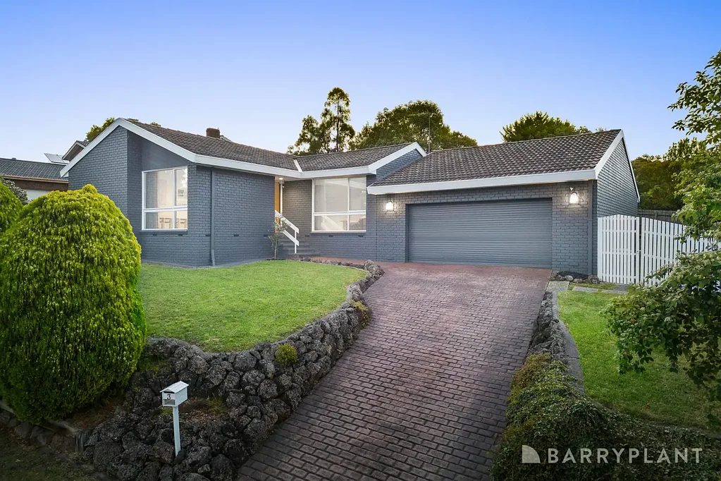 3 Autumn Grove, Mooroolbark, VIC 3138