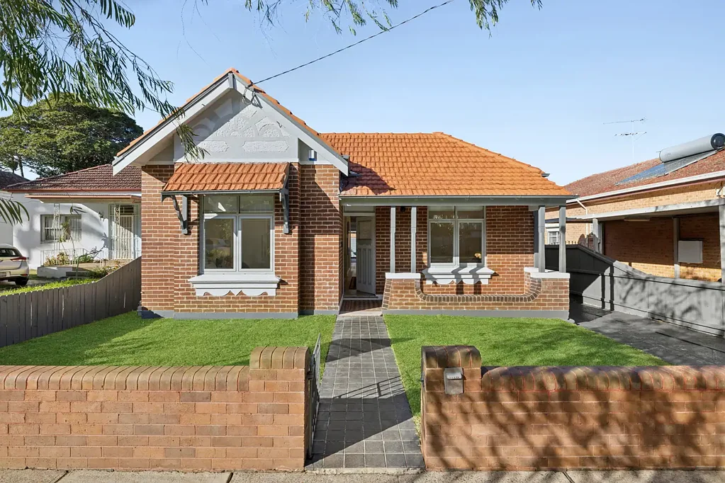 Ashfield 5 Bedroom Renovated Bungalow In A Perfect Setting
