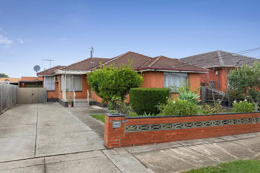 35 Charmaine Avenue, Avondale Heights, VIC 3034