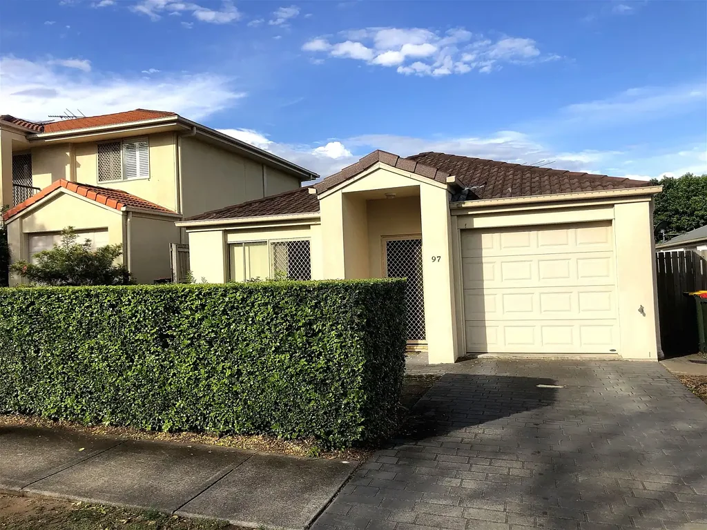 Tenant Break-Lease ($745 per week till 23/03/2027) - Water Bill Included - Beautiful Stand-Alone Villa in Mansfield State School Catchment Area