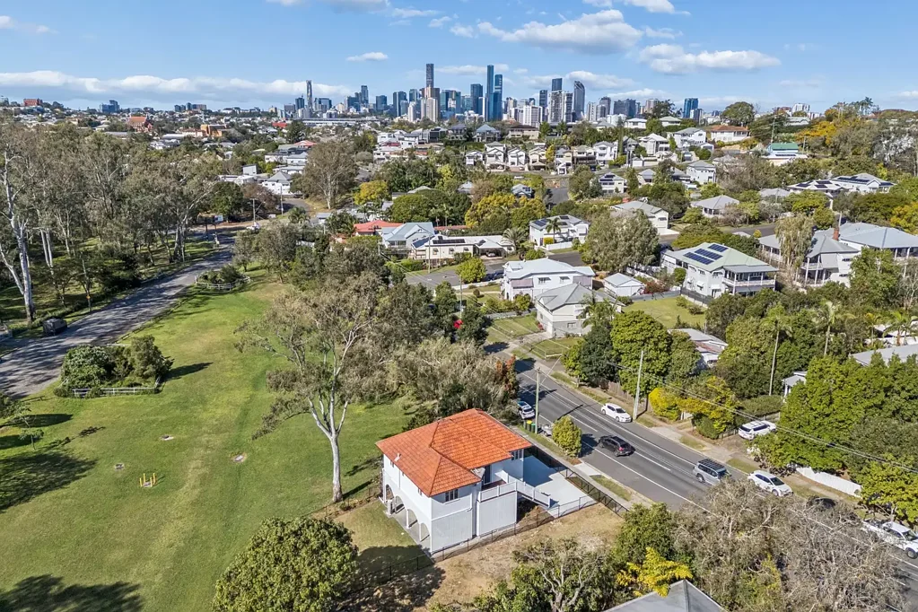 31 Rainworth Road, Bardon, QLD 4065