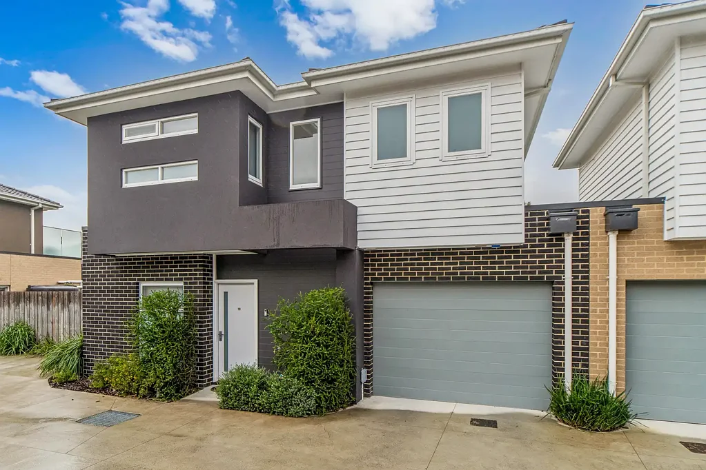 Modern Comfort with Light-Filled Living Spaces & Quality Finishes