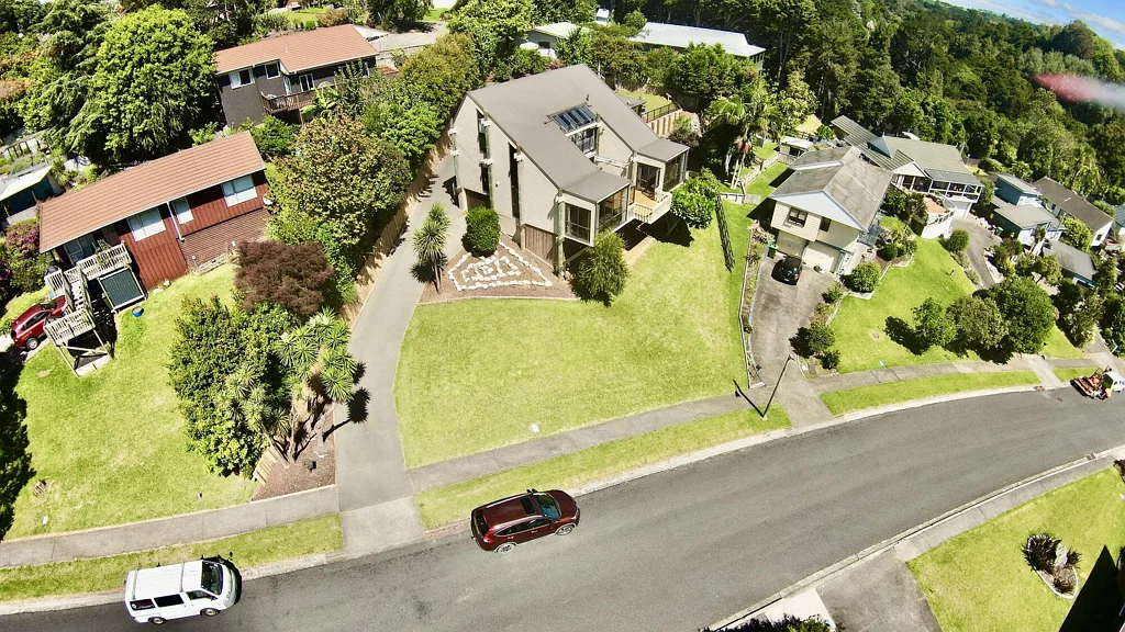 Horahora 4房  Spacious Family Living in a Prime Location