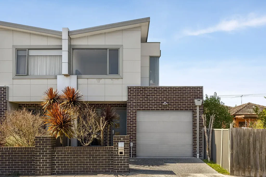Pascoe Vale 2 Bedroom Street-facing with no Body Corporate fees