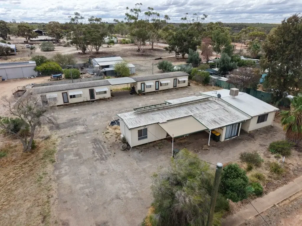Quairading 9房  Unique Property with Multiple Living & Income Options