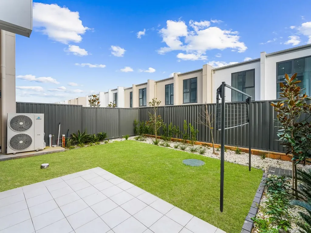 Box Hill 5房  Brand New Double-Story Townhouse in Box Hill– 5 Bed, 3Bath, 2 Garage – Move In!