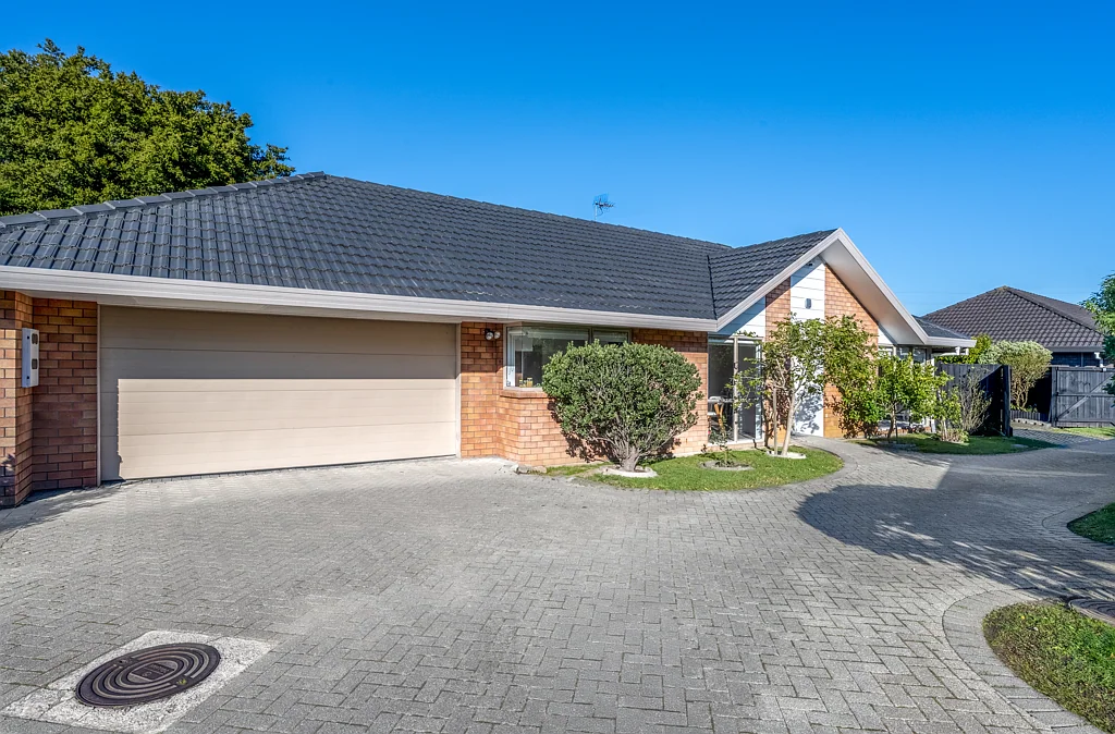 Pakuranga 3房  Low-Maintenance Luxury: Renovated Brick & Tile