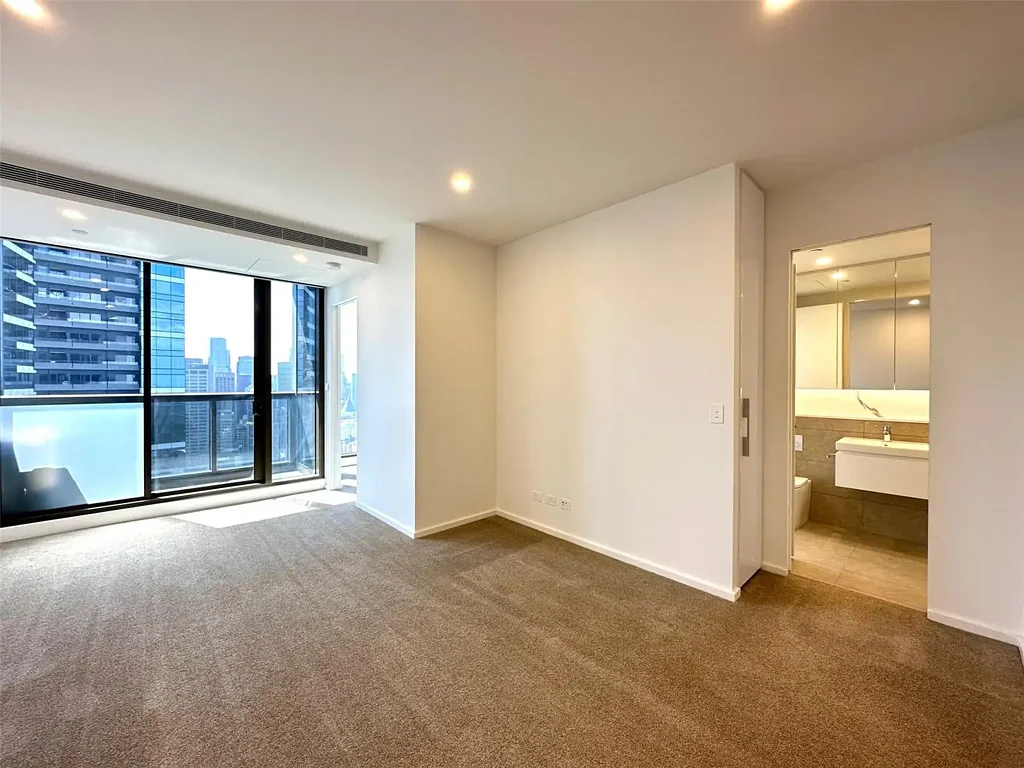 UNFURNISHED STYLISH ONE BEDROOM APARTMENT LOCATED IN HEART OF SOUTHBANK