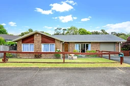13 Jacinta Grove, Swanson