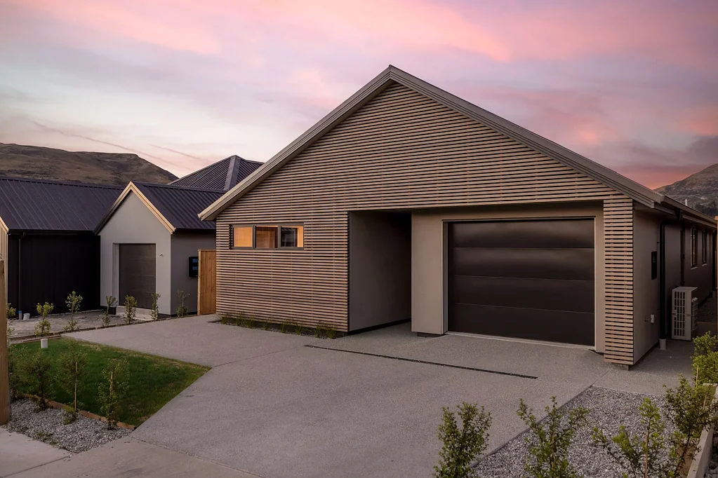 Jacks Point 4Kwarto Brand new home and income - Secure your move today