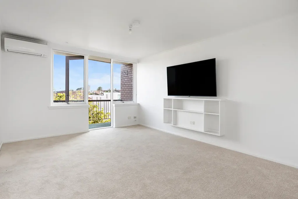 Renovated, Top-Floor Apartment