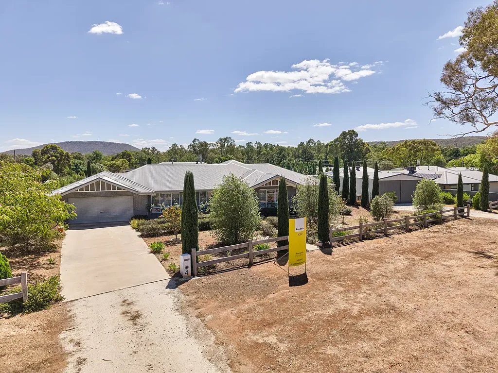 4 Baynton Street, Heathcote, VIC 3523