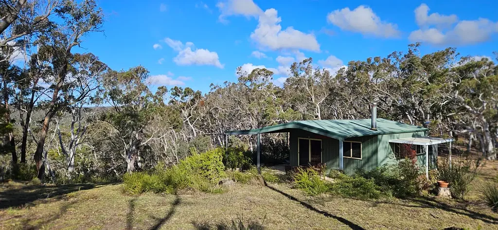 Braidwood  Turnkey Weekender with Mountain Views - "Lorelei"