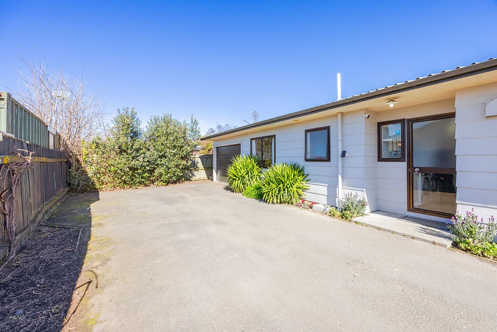 Akina 3 Bedroom Calling Entry Level Buyers and Investors!