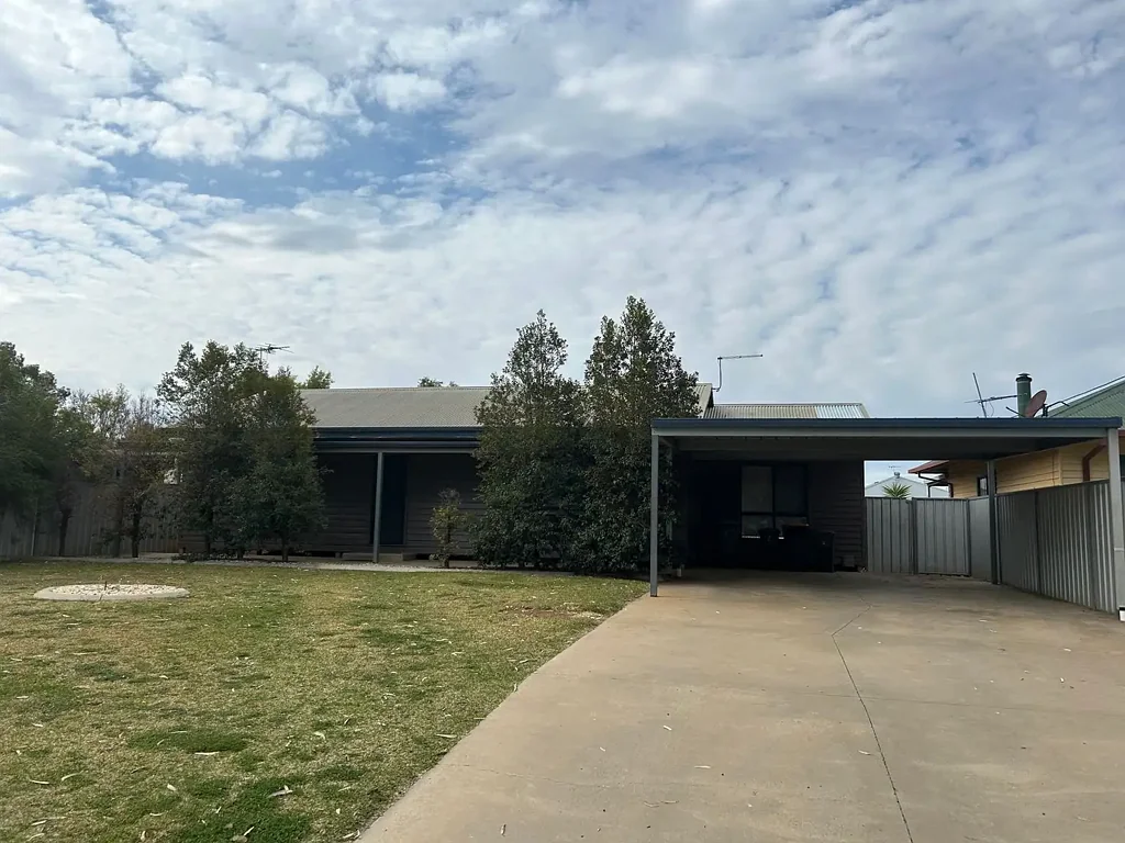 Neat Three Bedroom Home In Mildura South