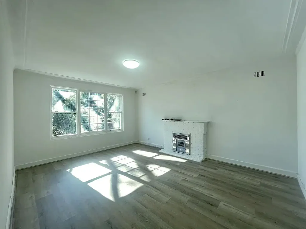 Renovated 3 Bedder + Sunroom House In a sought-after location