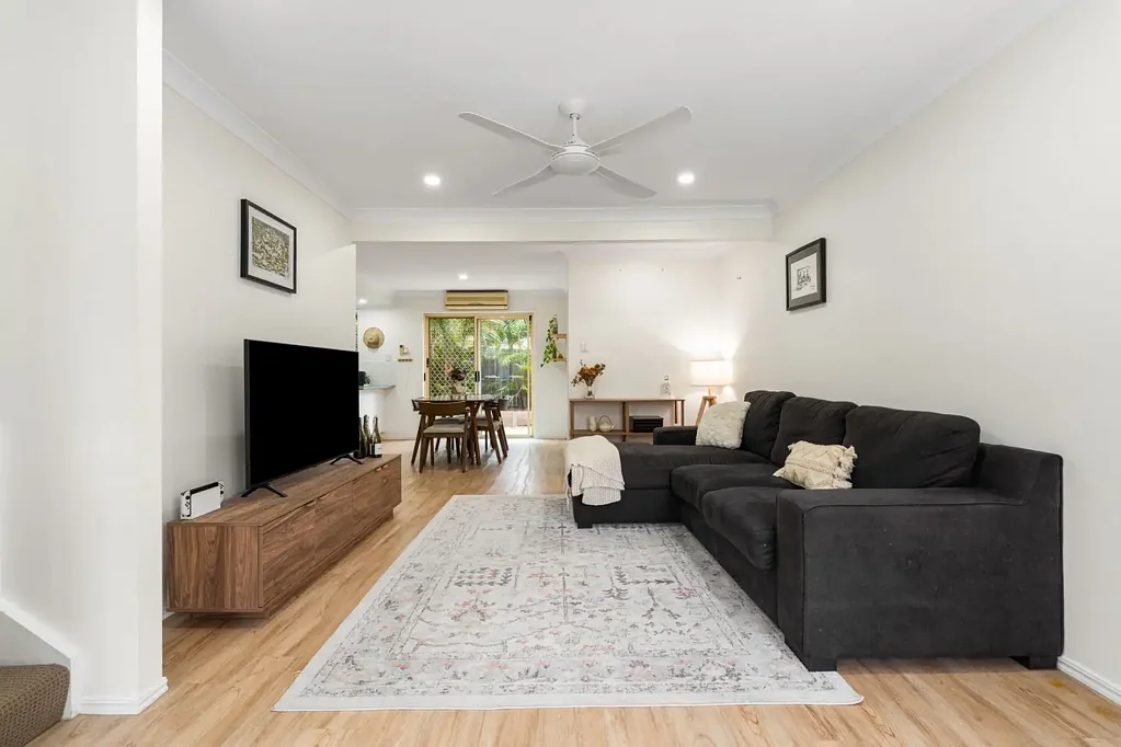 Hillcrest 3房 Hillcrest 便利地段的经济型联排别墅生活 Affordable Townhouse Living in a Convenient Hillcrest Location
