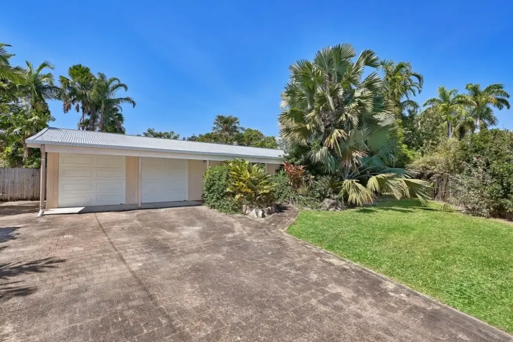 SPACIOUS FAMILY HOME IN SOUGHT AFTER CLIFTON BEACH!
