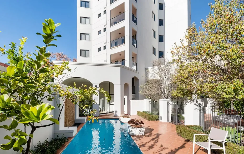 Modern Apartment in Prime Location with Pool and Gym