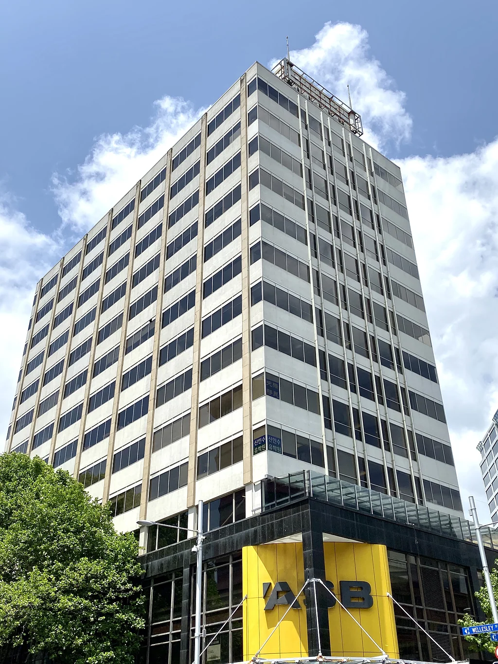 Auckland Central Compact quality on Queen