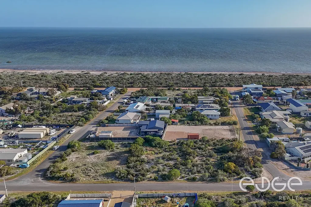 Thompson Beach 970sqm of Possibility by the Sea!