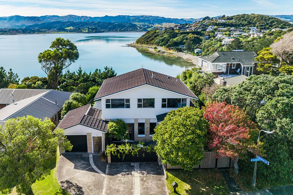 Whitby 6 Bedroom Well-Designed Family Living with Inlet Views