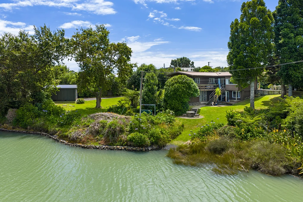 Raglan 4房  Waterfrontage Meets the Classic Quarter-Acre Dream