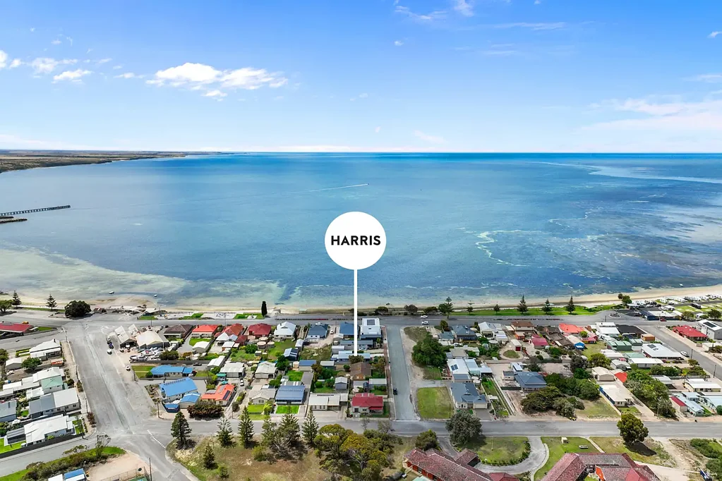 Stansbury 3房  Open the Door to seaside living.