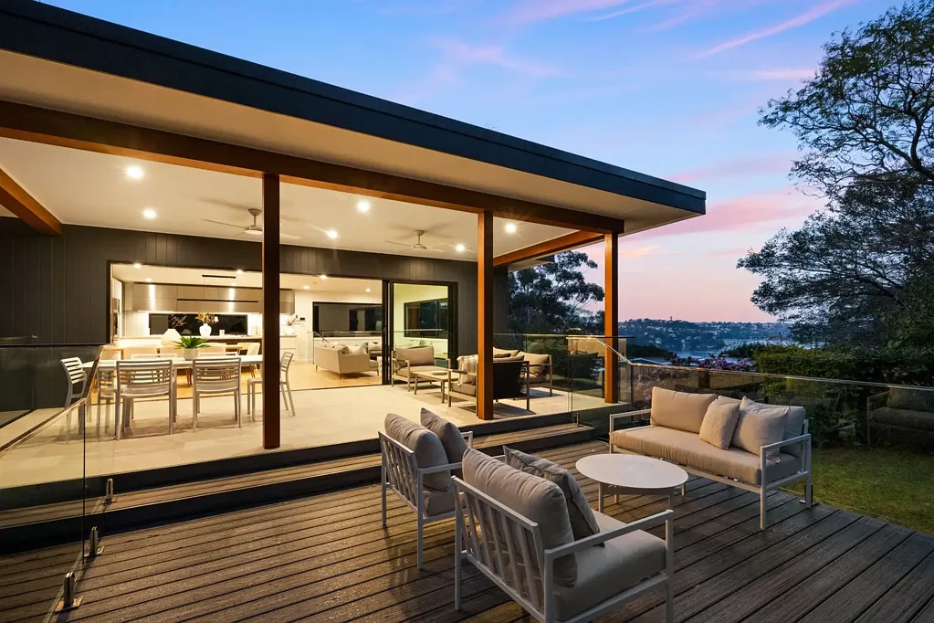 Castlecrag 5ਬੈੱਡਰੂਮ Elevated harbour views, northern sun and outdoor entertaining
