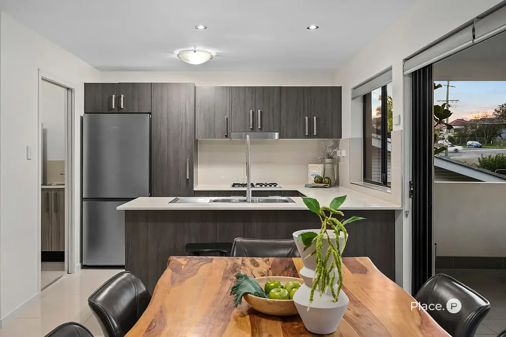 Moorooka 2غرفة نوم Inner-City Convenience in the Prestigious Clifton Hill Precinct