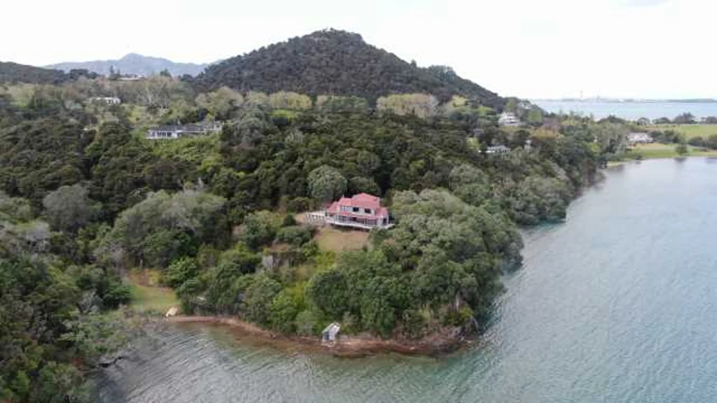 Parua Bay 3 Bedroom Stunning Harbour Water Front Holiday Home