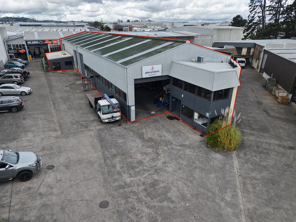 East Tamaki Large Industrial with gantry and container access
